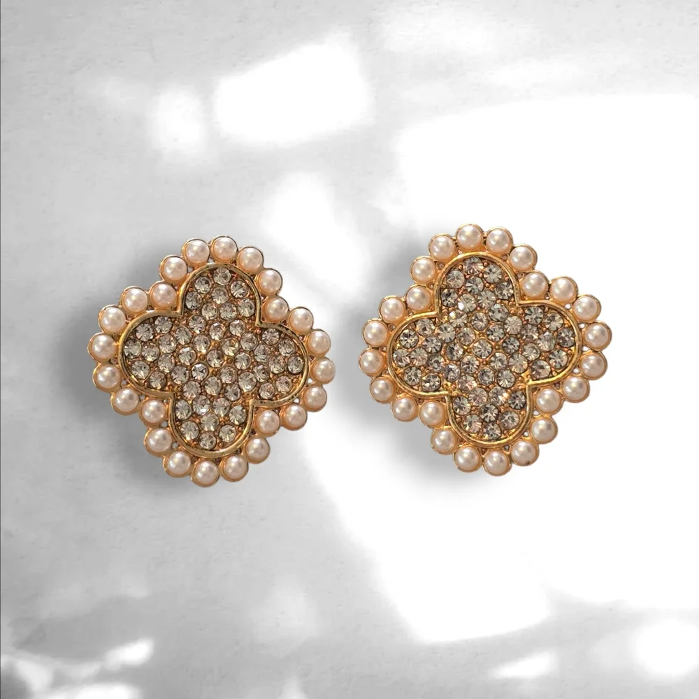 Elegant Gold‎ and Pearl Stud Clover Earrings